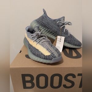 Brand New in Box Yeezy Boost 350 Ash Bue sz 11.5